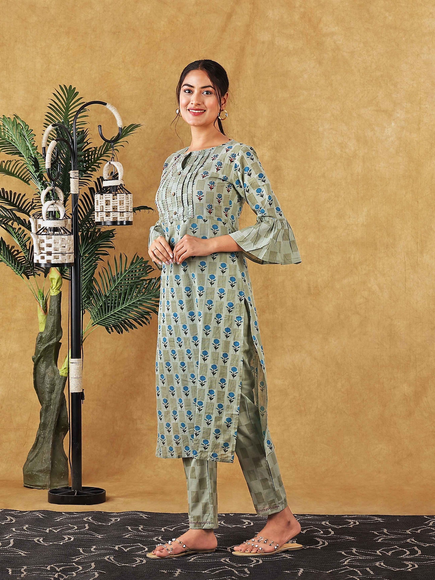 Green Floral Printed Flared Sleeve Women Kurta Set with Embroidery at Yoke